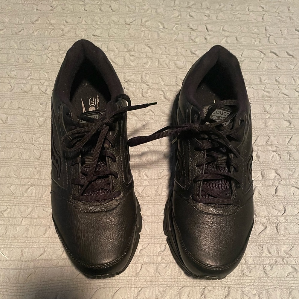 Saucony Echelon Black Leather Walking Shoes!